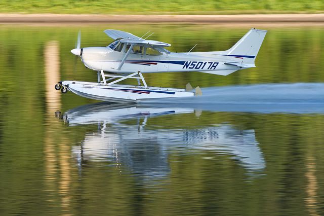 Cessna Skyhawk (N5017R) - Photographed by Chris Padilla on August 1, 2012 in Chillicothe, IL.  See more at a rel=nofollow href=http://www.cisportsphotos.com/seaplane_2012-08-01http://www.cisportsphotos.com/seaplane_2012-08-01/a