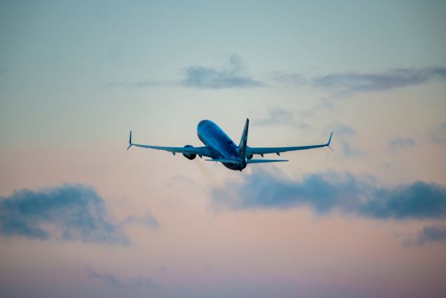 Boeing 737-800 (C-GWSV) - "Frozen" blasting out of Calgary, missing her usual rudder...