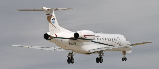 Embraer ERJ-135 (N403RW)