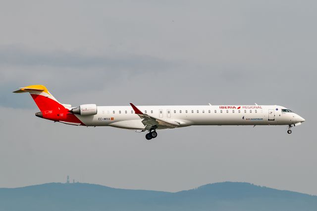 BOMBARDIER Regional Jet CRJ-1000 (EC-MXA)