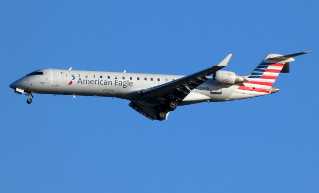 Canadair Regional Jet CRJ-700 (N723PS) - Shown here on approach is an American Airlines Eagle Embraer CRJ-700 in the Summer of 2018.