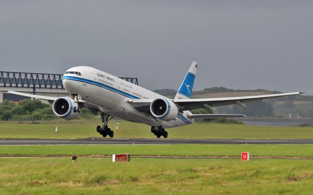 Boeing 777-200 (9K-AOB) - kuwait airways b777-2 9k-aob dep shannon for jfk 26/6/16.