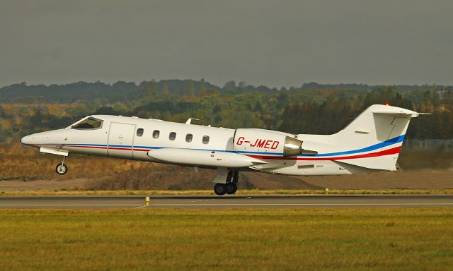 Learjet 35 (G-JMED)