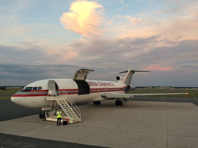 BOEING 727-200 (N726CK) - Theres one cloud above the aircraft that looks like it was painted by Bob Ross "happy little cloud".