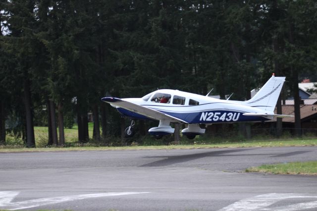 Piper Cherokee (N2543U) - Taking off at Crest Air Park, Covington, WA