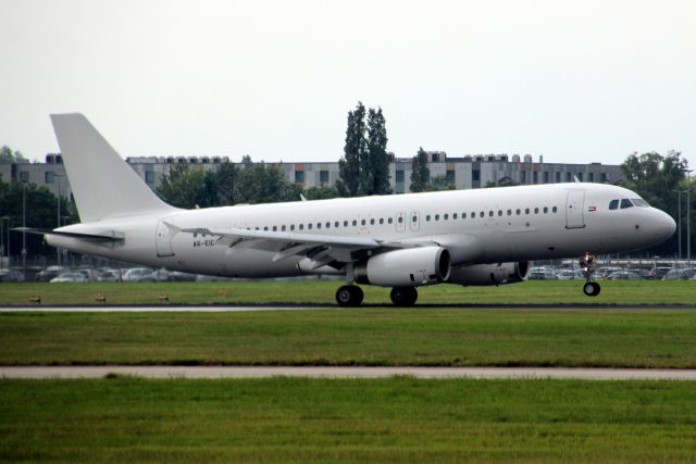 Airbus A320 (A6-EIC) - Touching down on rwy 09L on 19-May-19 operating Air Serbia flight ASL388 from LYBE.