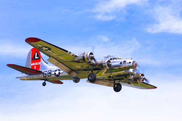 Boeing B-17 Flying Fortress (N3193G) - Yankee Lady on the final at Appleton International 7-26-22