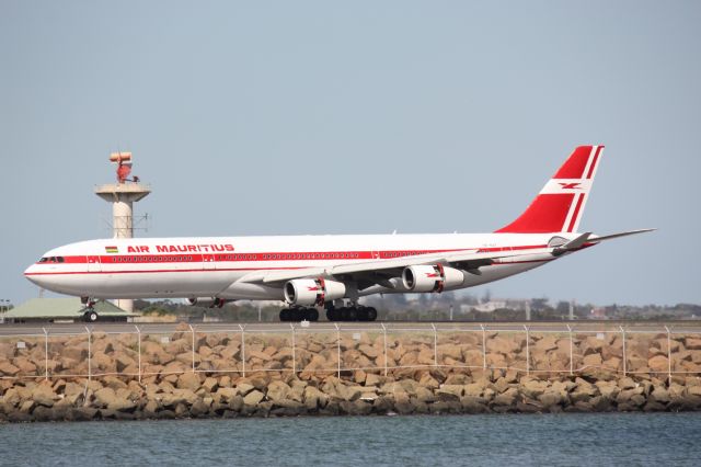 Airbus A340-300 (3B-NAY)