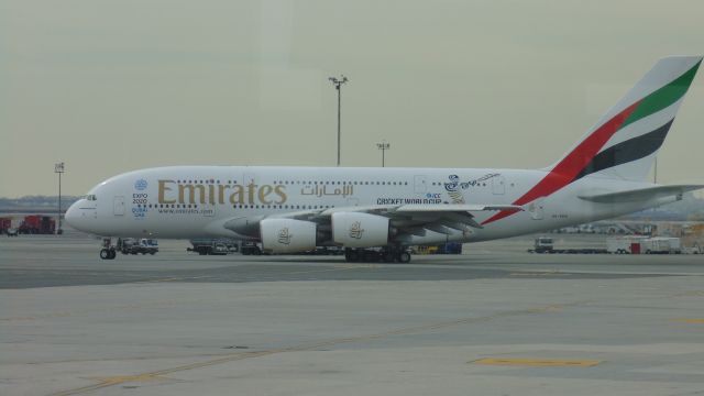 Airbus A380-800 (A6-EDN)