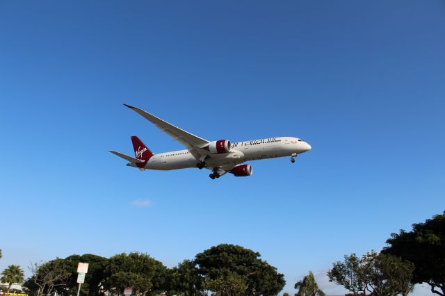 Boeing 787-9 Dreamliner (G-VYUM) - Click "full". this is not a two star photo! 