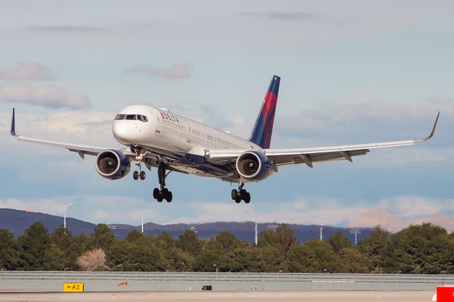 Boeing 757-200 (N555NW)