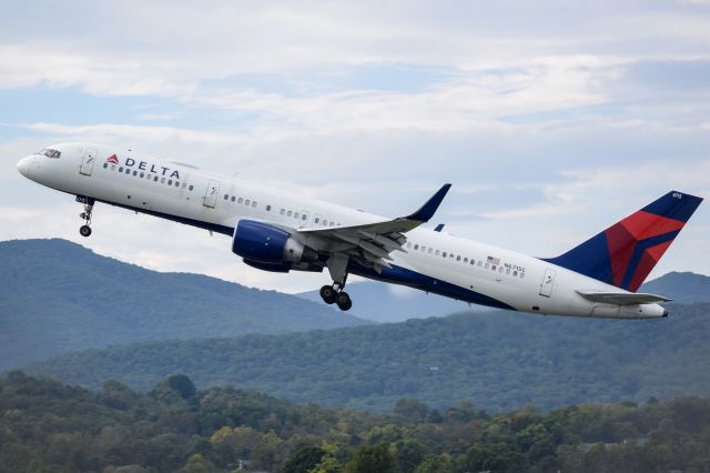 Boeing 757-200 (N6715C)