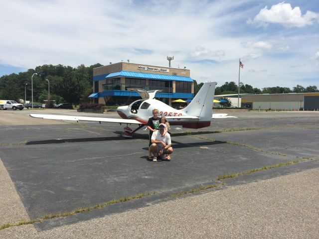 Cessna 400 (N325TS) - Williamsburg for Sunday lunch. 