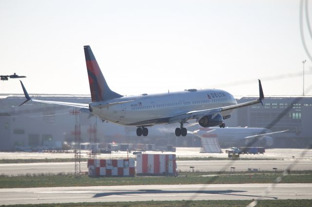 Boeing 737-900 (N876DN)