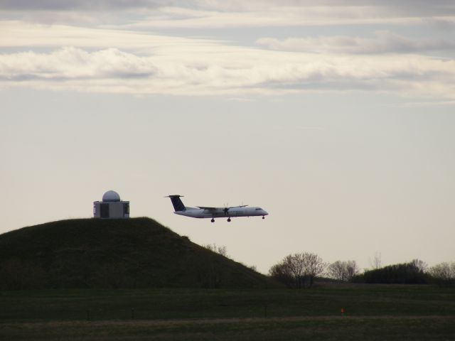 — — - landing on 07 just past navigation beacon