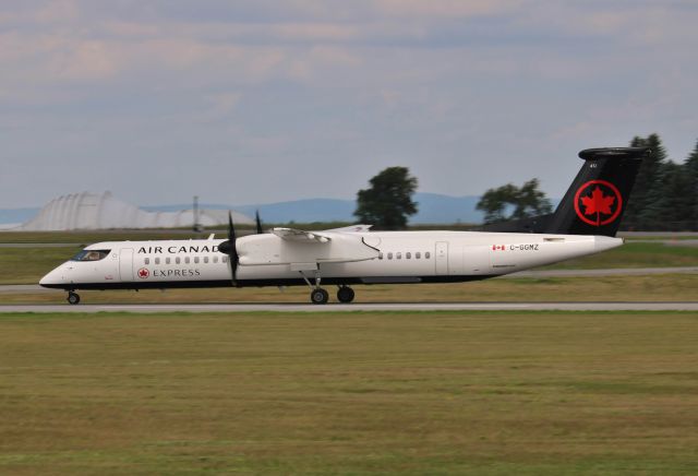 de Havilland Dash 8-100 (C-GGMZ) - Flight to Montreal