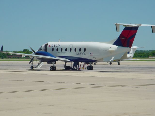 Beechcraft 1900 (N835CA)