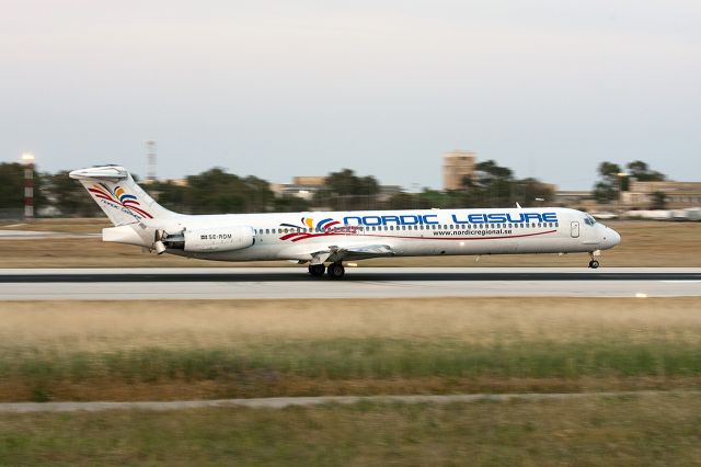 McDonnell Douglas MD-83 (SE-RDM)