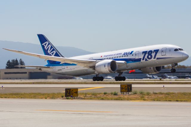 Boeing 787-8 (JA820A)