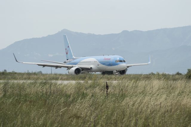 Boeing 757-200 (G-BYAY)