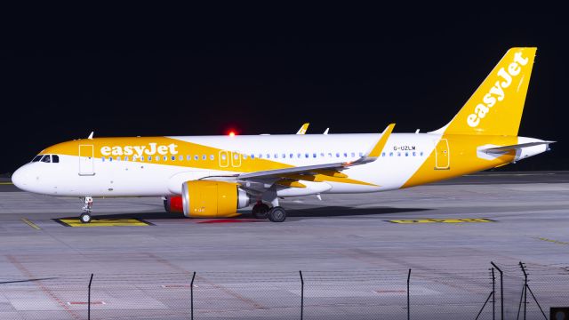 Airbus A320 (G-UZLM) - Tenerife Sur - Reina Sofia (TFS / GCTS) - Spainbr /br /Photo taken: October 20, 2023br /br /Operator: easyJetbr /Type: Airbus A320-251Nbr /Registration: G-UZLMbr /Serial: 10053