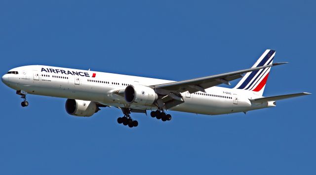 BOEING 777-300 (F-GSQG)