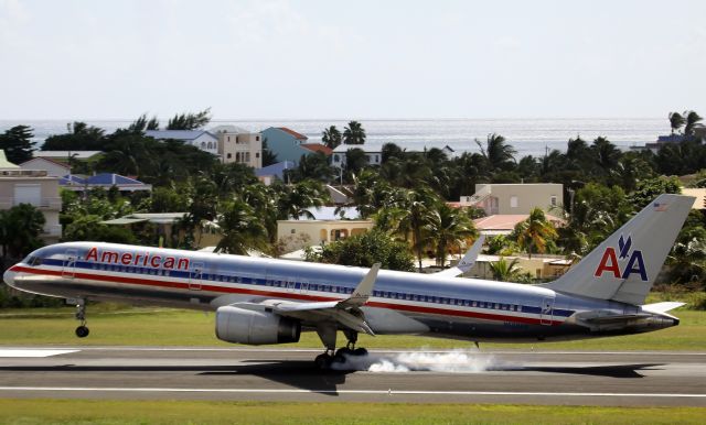 BOEING 767-200 (N699AN)