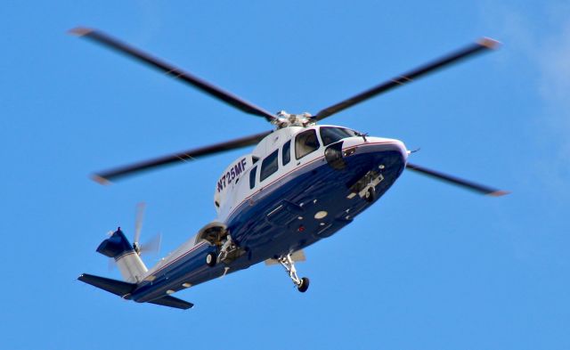 Sikorsky S-76 (N725MF)