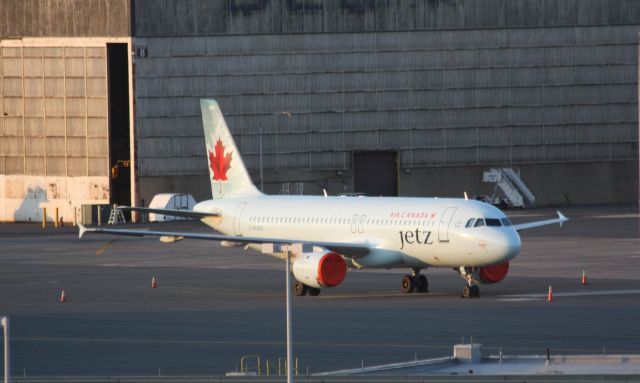 Airbus A320 (C-FPWD)