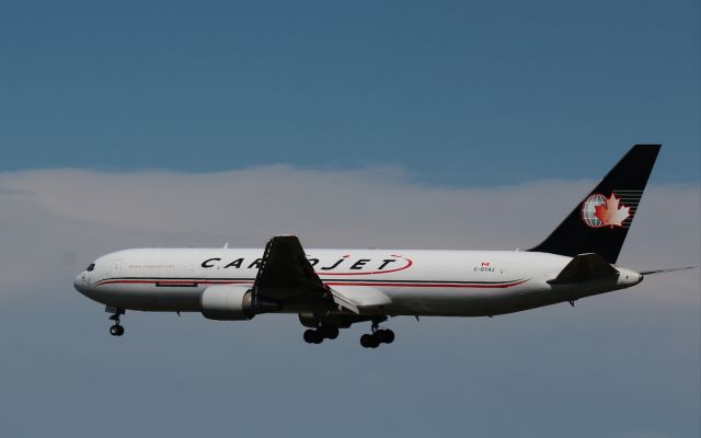 BOEING 767-300 (C-GYAJ)