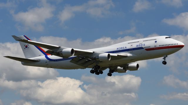 Boeing 747-400 (10001) - Arriving at Hamburg on 2017-07-06 for G20 Summit.