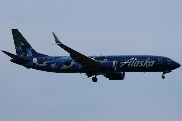 Boeing 737 MAX 9 (N932AK)