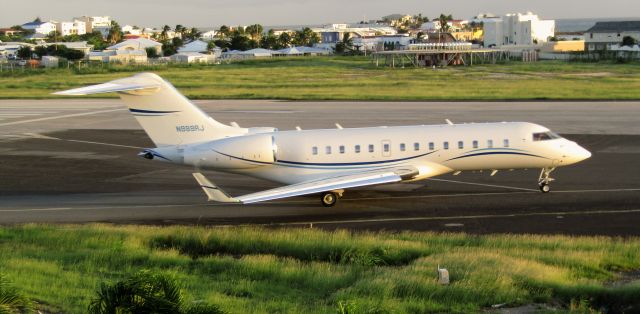 Bombardier Global 5000 (N989RJ)