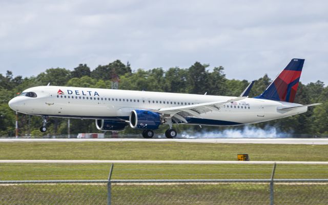Airbus A321neo (F-WZMO) - Newly built A321NX doing a touch and go at GPT. Will become N531DA