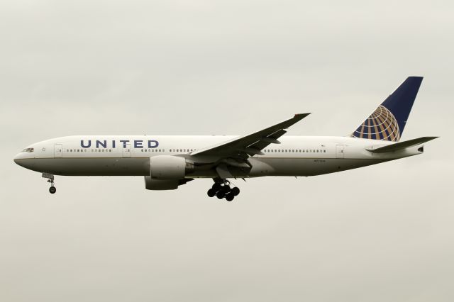 Boeing 777-200 (N777UA)