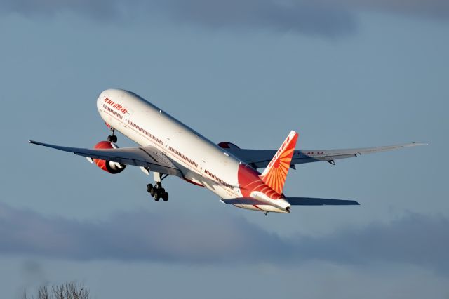 BOEING 777-300ER (VT-ALQ)