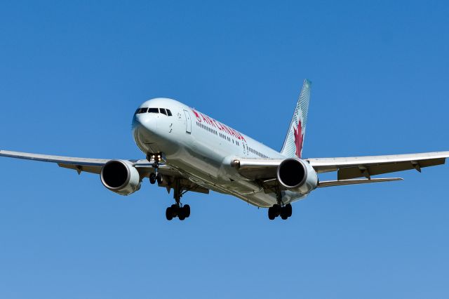 BOEING 767-300 (C-GHLU) - Arriving into Calgary