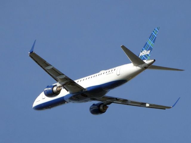 Embraer ERJ-190 (N228JB)