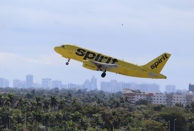 Airbus A319 (N521NK) - Spirit Airlines (NK) N521NK A319-132 [cn2797] br /Fort Lauderdale (FLL). Spirit Airlines flight NK723 departure to Kingston Norman Manley (KIN) rotates from runway 10R. br /Taken from Hibiscus/Terminal 1 car park roof level br /br /2018 12 25br /https://alphayankee.smugmug.com/Airlines-and-Airliners-Portfolio/Airlines/AmericasAirlines/Spirit-Airlines-NK/