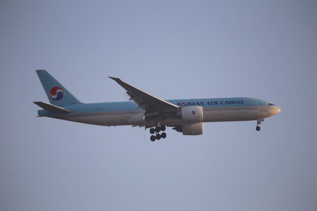 Boeing 777-200 (HL8075)