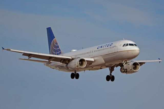 Airbus A320 (N408UA) - United Airbus A320-232 N408UA at Phoenix Sky Harbor on June 12, 2018. 