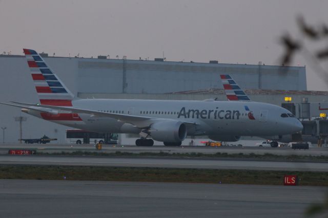 Boeing 787-8 (N812AA)