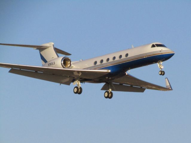 Gulfstream Aerospace Gulfstream V (N383LS) - Landing RWY 20R