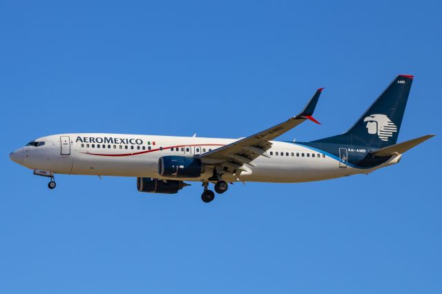 Boeing 737-800 (XA-AMB)
