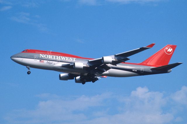 Boeing 747-400 (N673US) - Final Approach to Narita Intl Airport Rwy34L on 1999/10/24 " City of Tokyo "