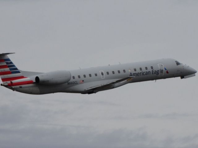 Embraer ERJ-145 (N660CL)