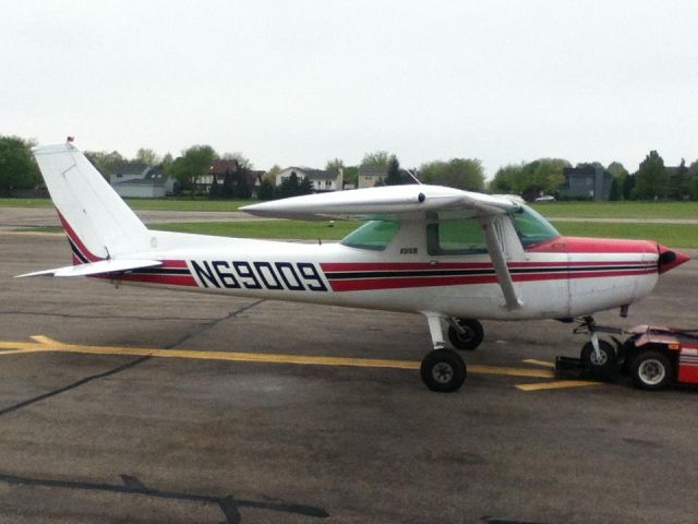 Cessna 152 (N69009) - At the fuel pumps.