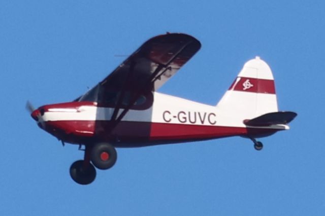 C-GUVC — - C-GUVC Stinson 10A Survolant la ville de Lavaltrie QC. Le 29-09-2024 à 15:44.