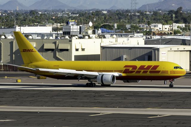 BOEING 767-300 (N763CK)
