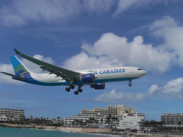 Airbus A330-300 (F-OFDF) - Air Caraibes landing in SXM